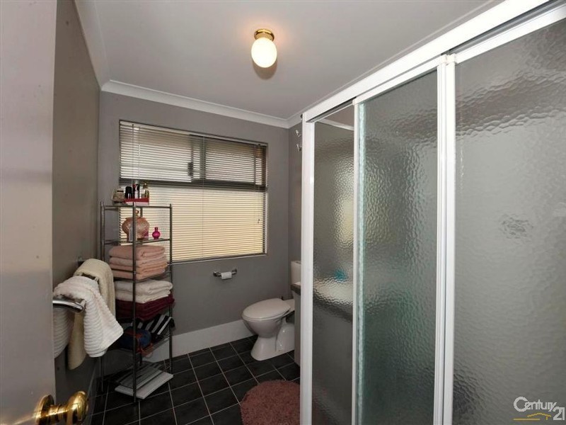 4 Honeyeater View, Dudley Park WA 6210