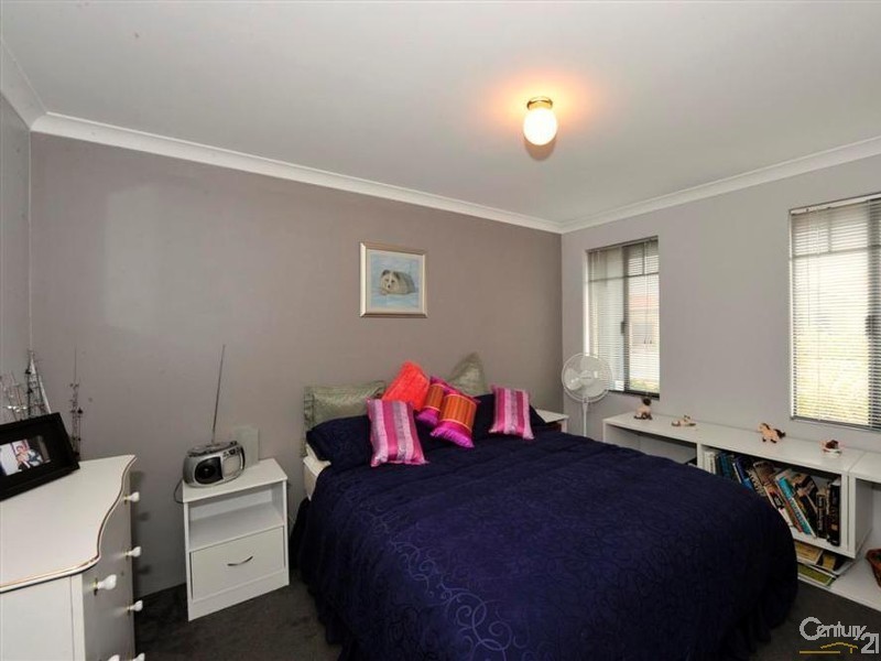 4 Honeyeater View, Dudley Park WA 6210