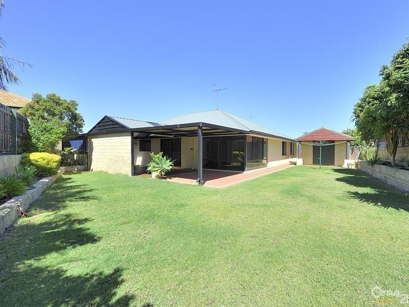 5 Lilly Pilly Lookout, Halls Head WA 6210