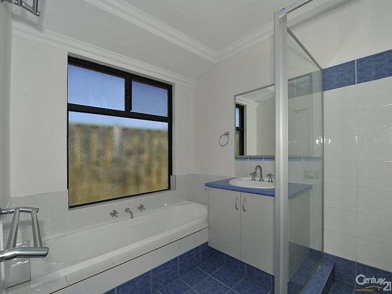 5 Lilly Pilly Lookout, Halls Head WA 6210