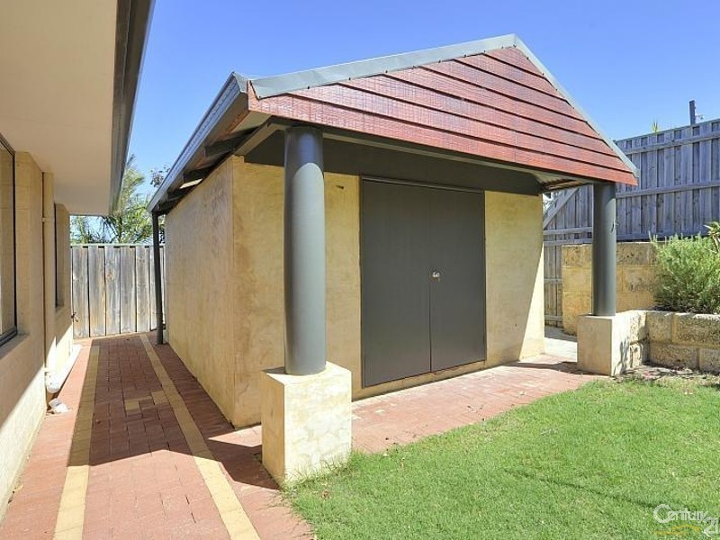 5 Lilly Pilly Lookout, Halls Head WA 6210