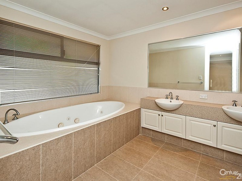 40 Bellavista Parade, Meadow Springs WA 6210