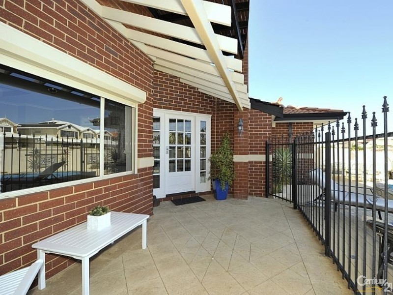 15 Ronsard Drive, San Remo WA 6210