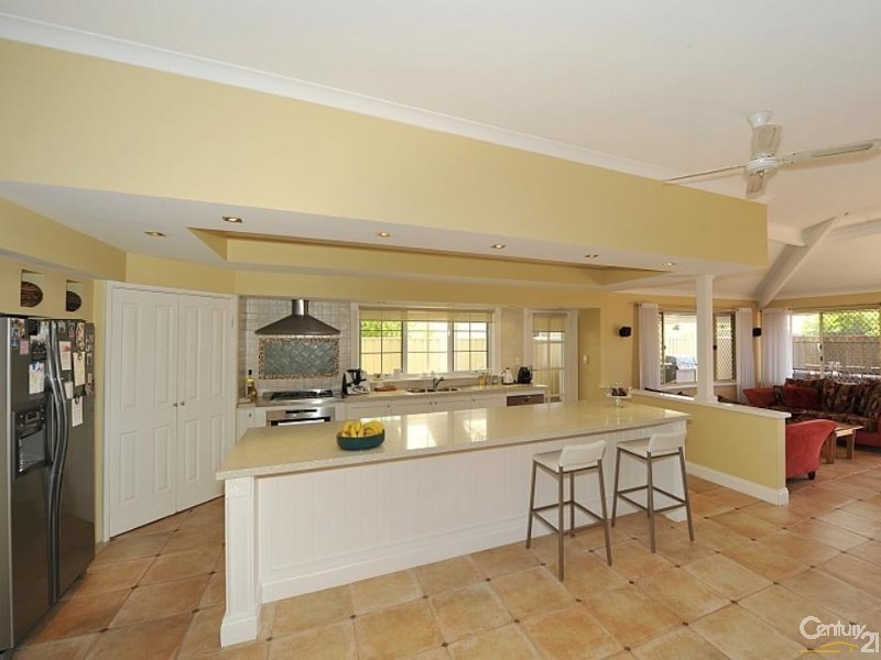 15 Ronsard Drive, San Remo WA 6210