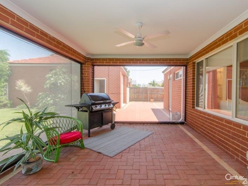 5 Maggie Way, Coodanup WA 6210