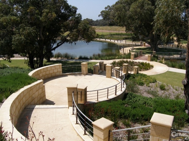 33 Malata Ridge, Lakelands WA 6180