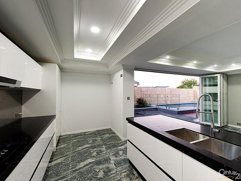 9 Marsh Place, Halls Head WA 6210