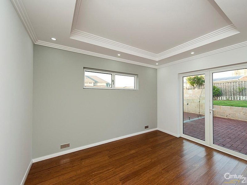9 Marsh Place, Halls Head WA 6210