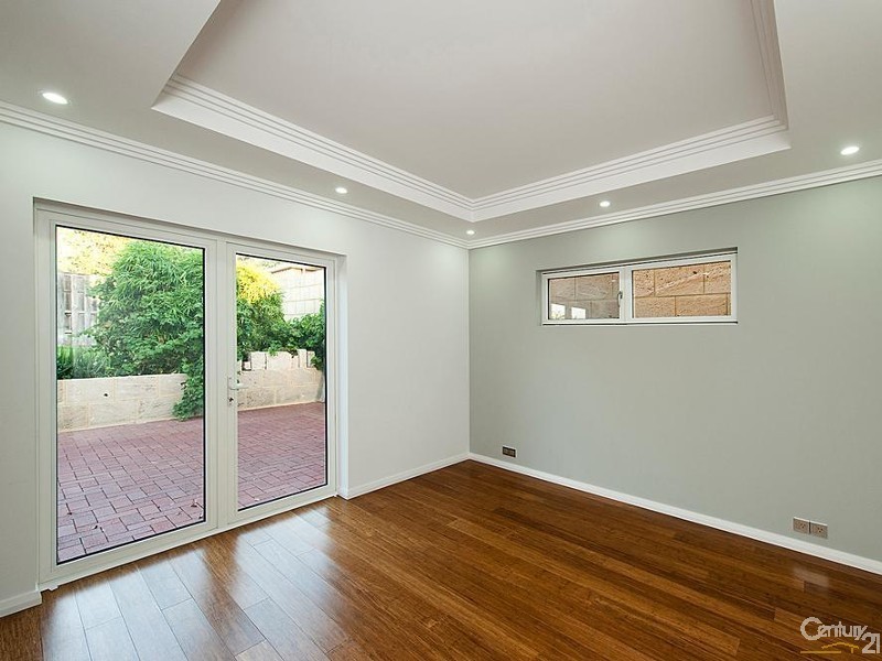 9 Marsh Place, Halls Head WA 6210