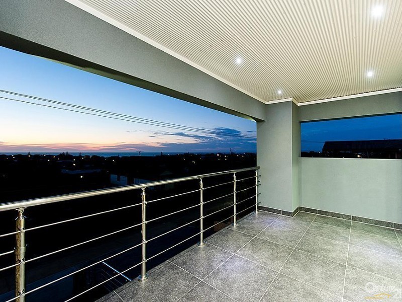 9 Marsh Place, Halls Head WA 6210