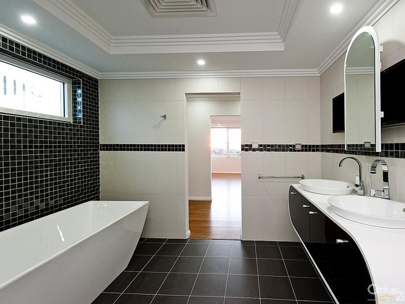 9 Marsh Place, Halls Head WA 6210