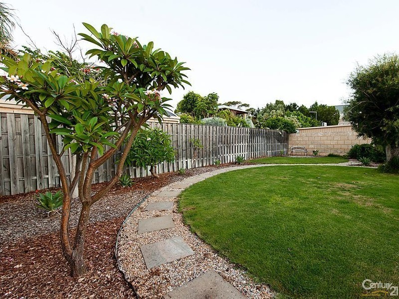 9 Marsh Place, Halls Head WA 6210