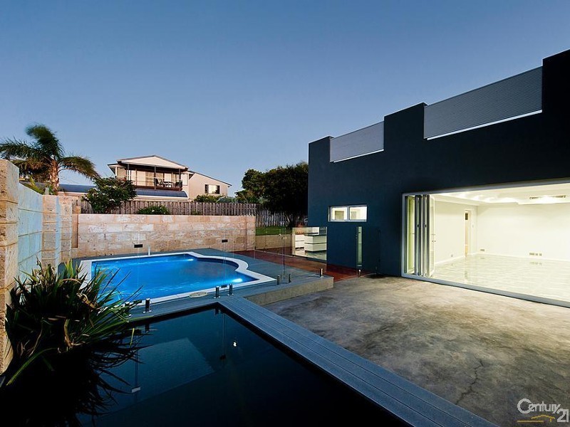 9 Marsh Place, Halls Head WA 6210