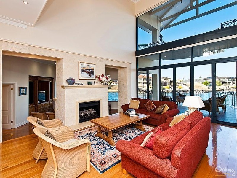 10 Santavea Mews, Halls Head WA 6210