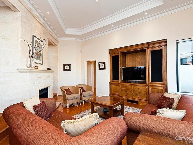 10 Santavea Mews, Halls Head WA 6210