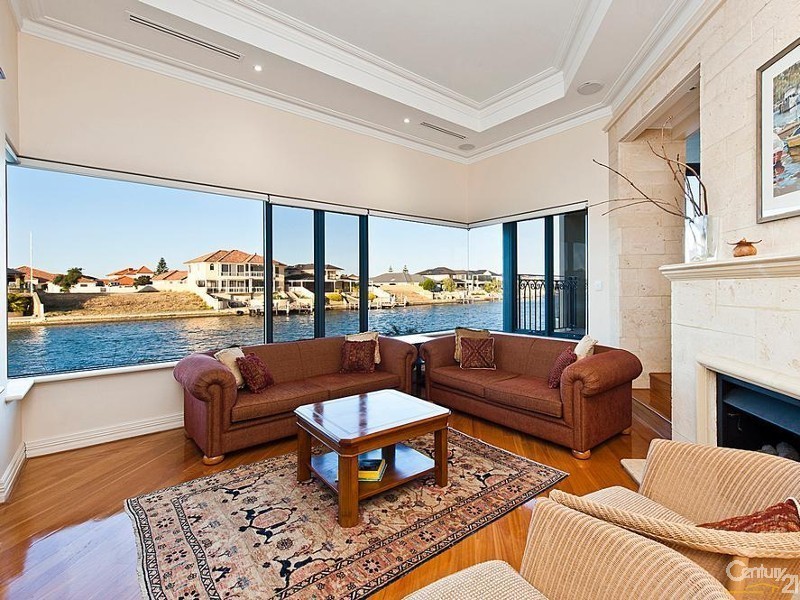 10 Santavea Mews, Halls Head WA 6210