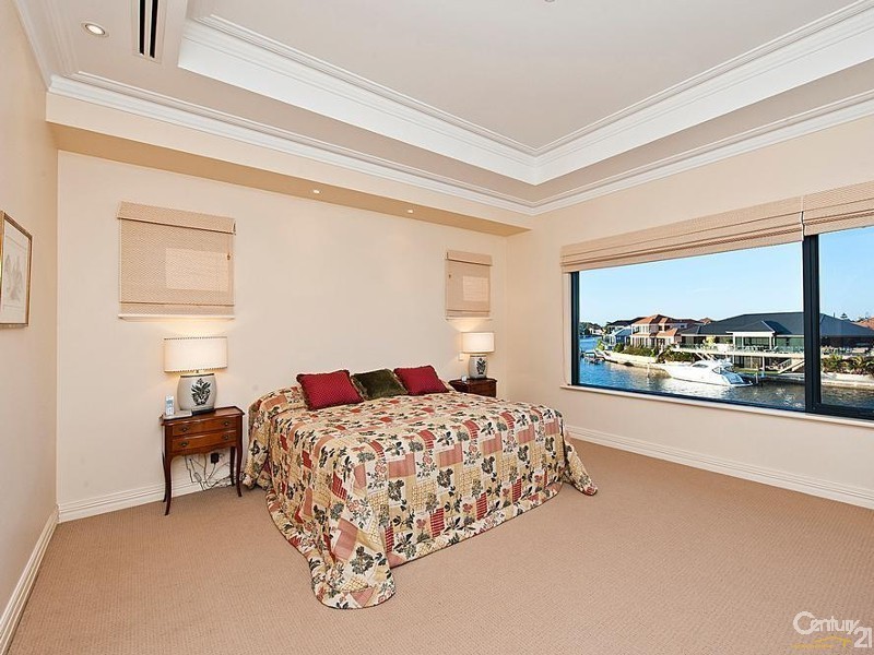 10 Santavea Mews, Halls Head WA 6210