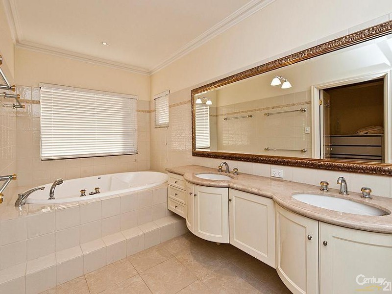 10 Santavea Mews, Halls Head WA 6210
