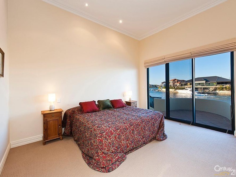 10 Santavea Mews, Halls Head WA 6210