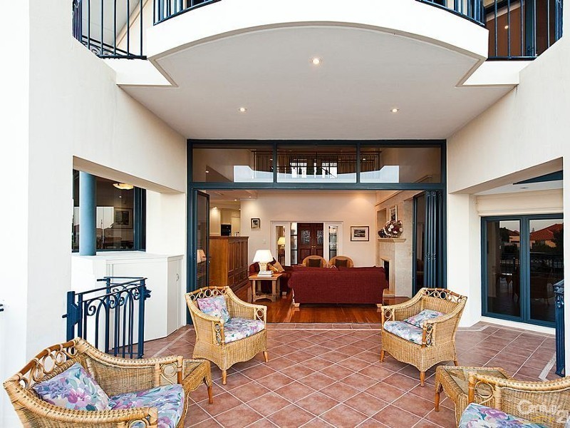 10 Santavea Mews, Halls Head WA 6210