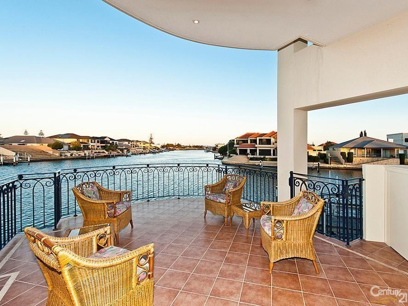 10 Santavea Mews, Halls Head WA 6210