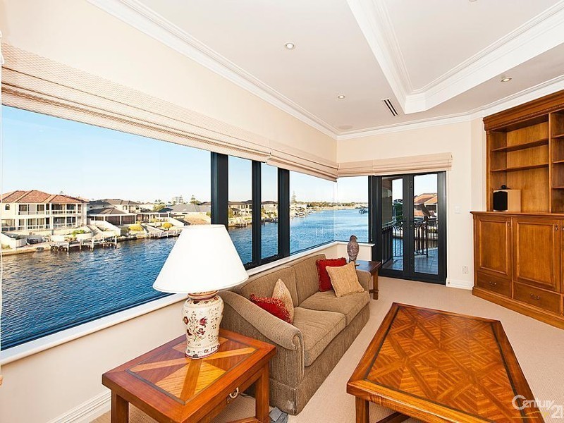 10 Santavea Mews, Halls Head WA 6210