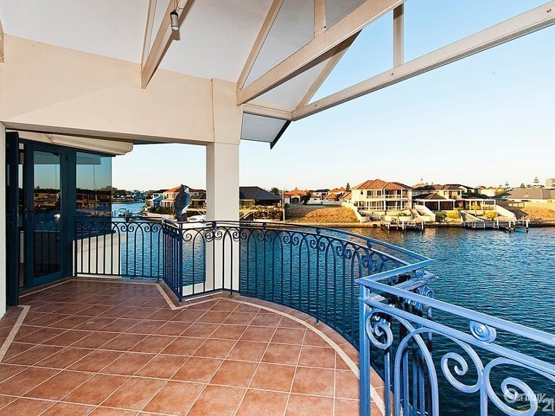 10 Santavea Mews, Halls Head WA 6210