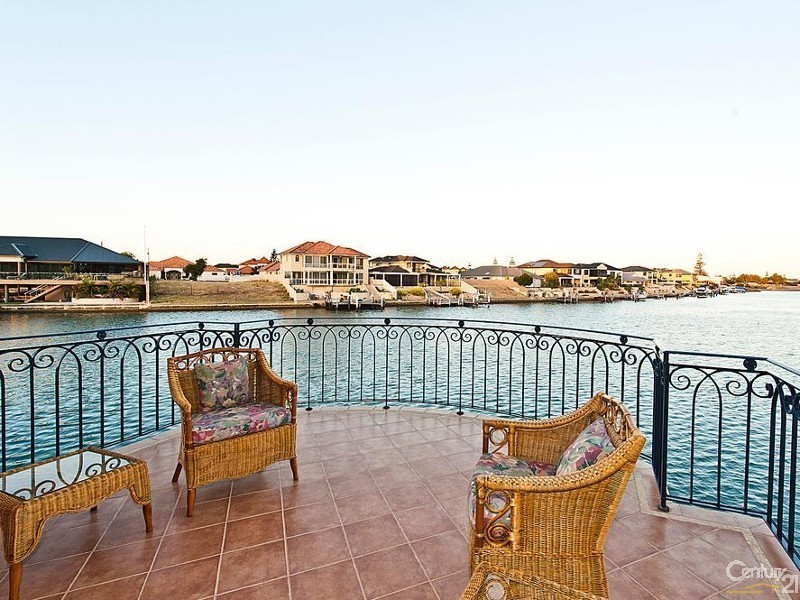 10 Santavea Mews, Halls Head WA 6210