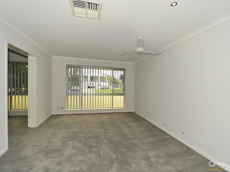 15 Sievewright Street, Silver Sands WA 6210