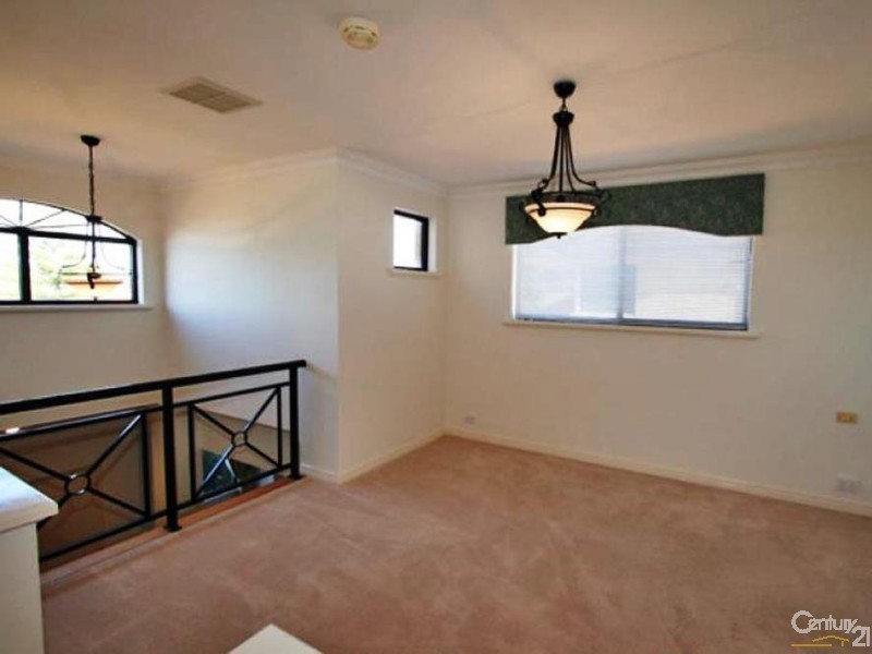 21 Magnetic Square, Halls Head WA 6210