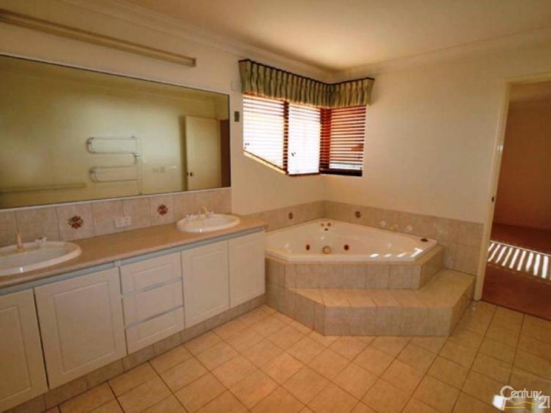 21 Magnetic Square, Halls Head WA 6210