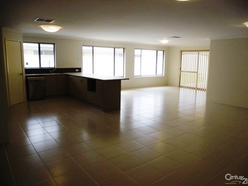 9 Burrill Rest, Lakelands WA 6180