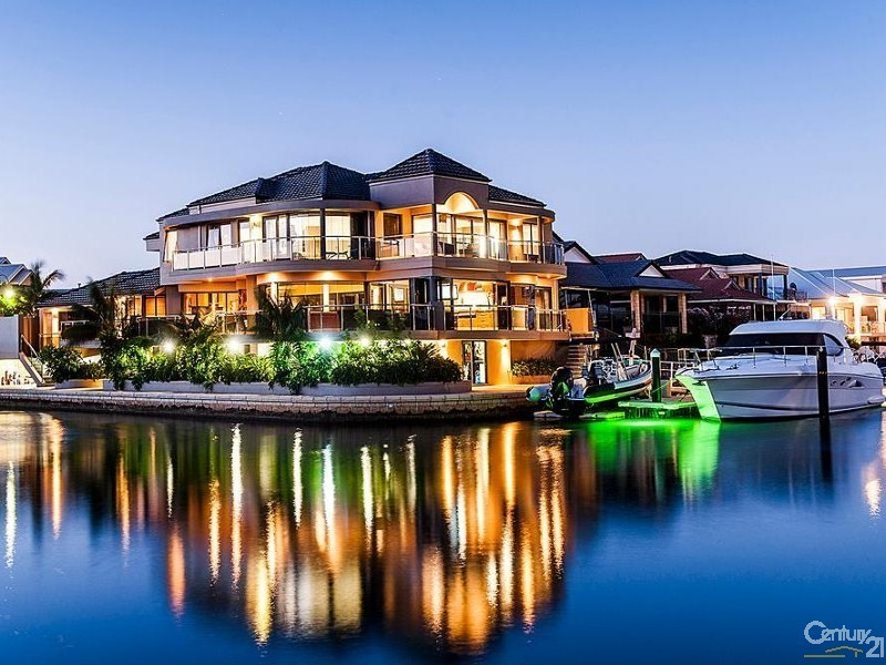 4 Aztec Island Retreat, Halls Head WA 6210