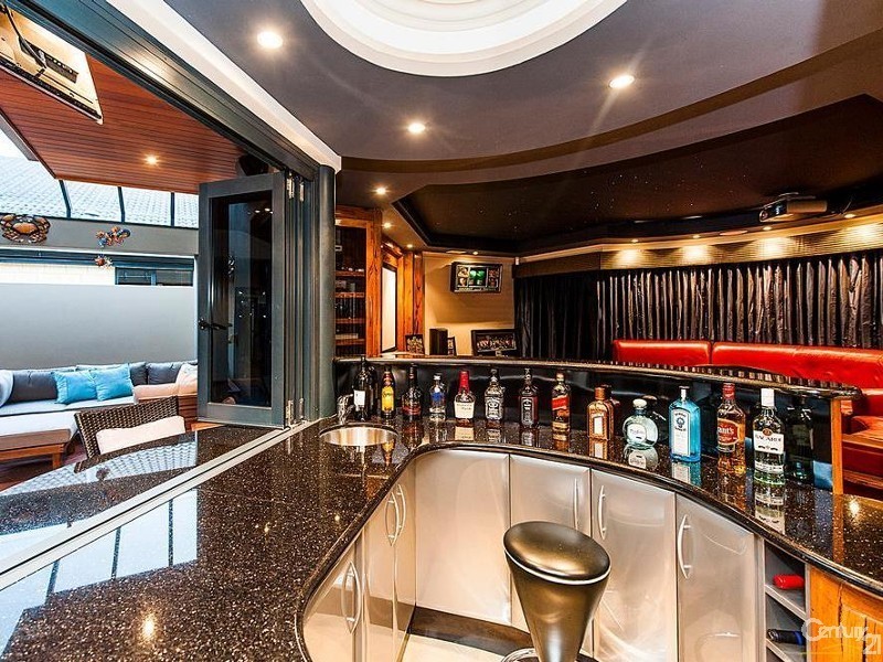 4 Aztec Island Retreat, Halls Head WA 6210