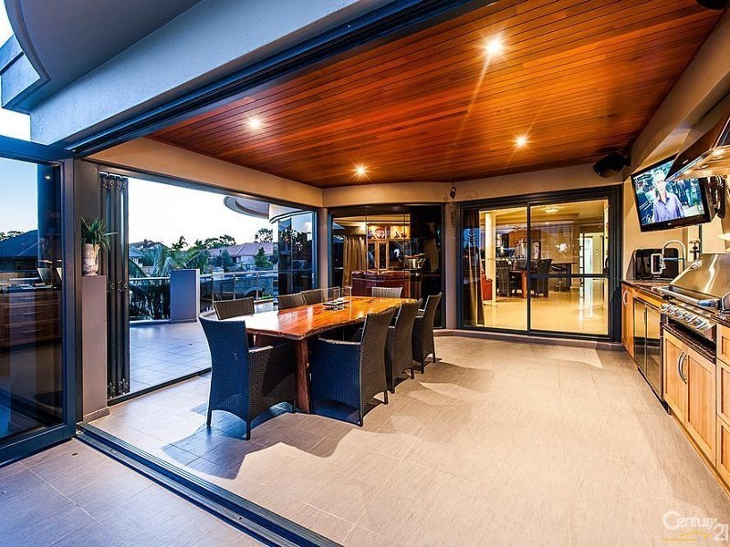 4 Aztec Island Retreat, Halls Head WA 6210