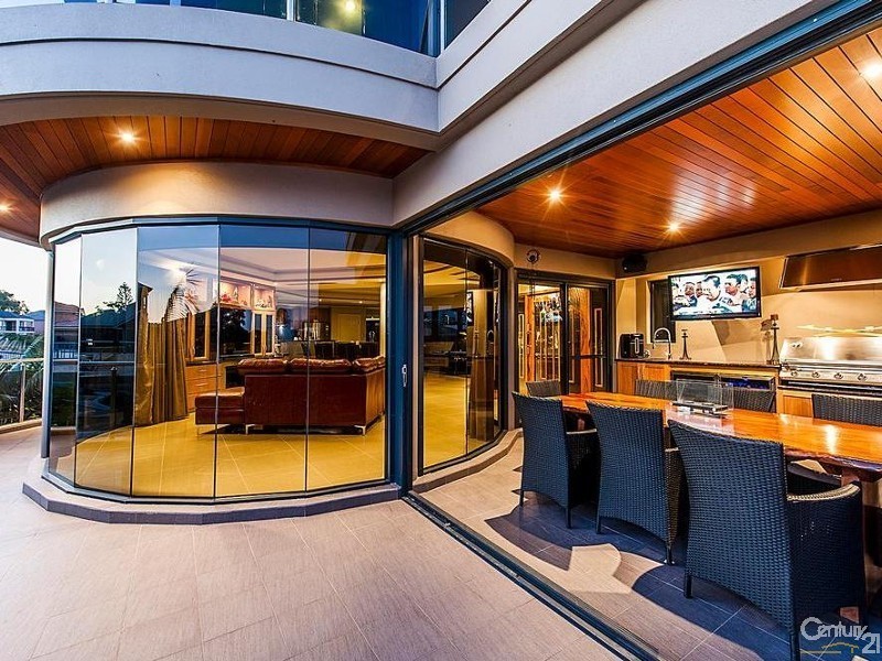 4 Aztec Island Retreat, Halls Head WA 6210