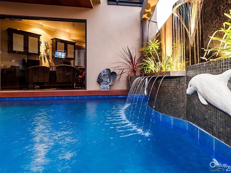 4 Aztec Island Retreat, Halls Head WA 6210