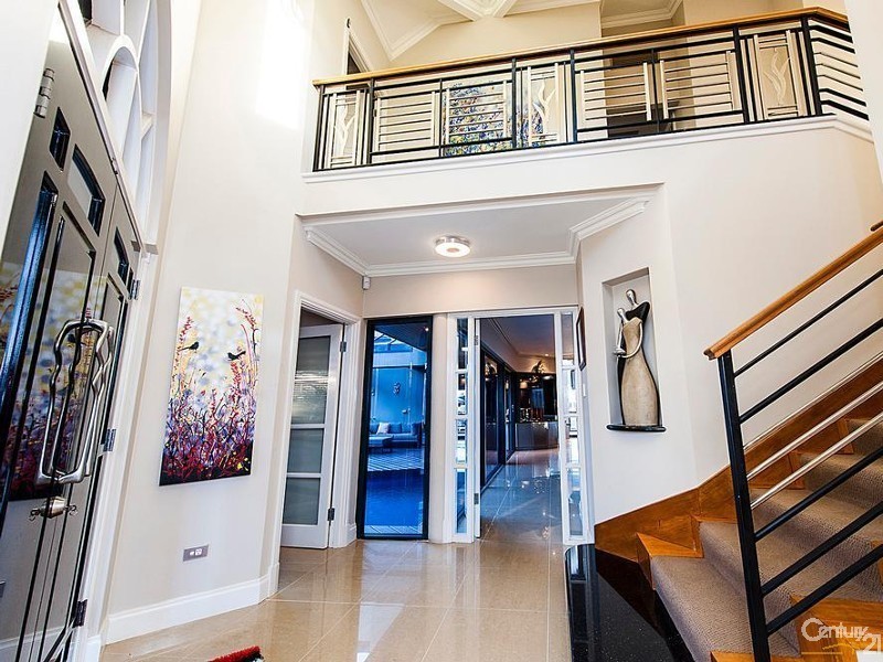 4 Aztec Island Retreat, Halls Head WA 6210