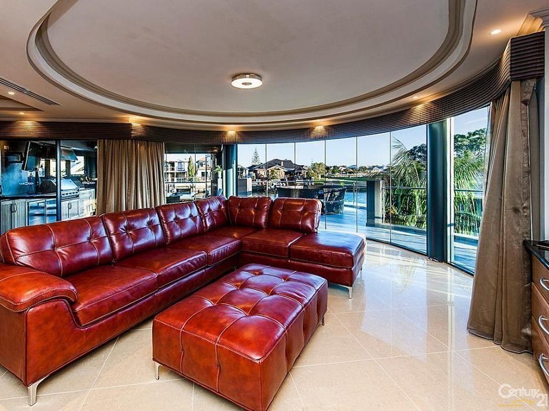 4 Aztec Island Retreat, Halls Head WA 6210