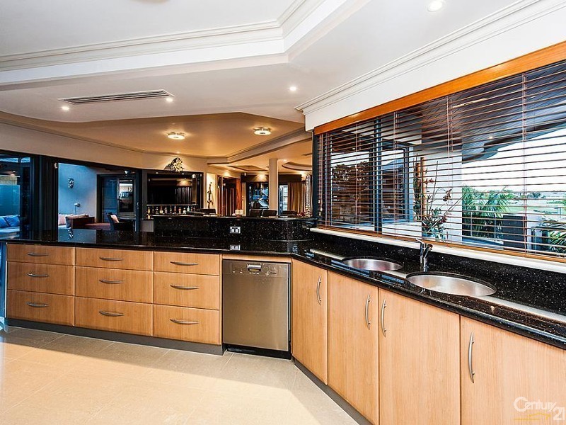 4 Aztec Island Retreat, Halls Head WA 6210