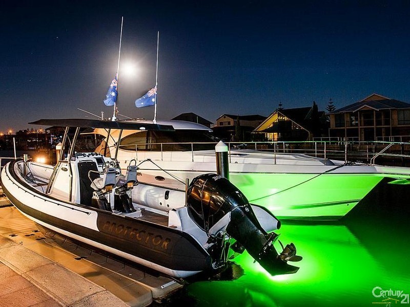 4 Aztec Island Retreat, Halls Head WA 6210