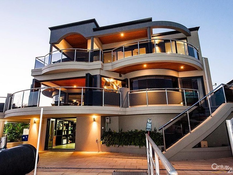 4 Aztec Island Retreat, Halls Head WA 6210