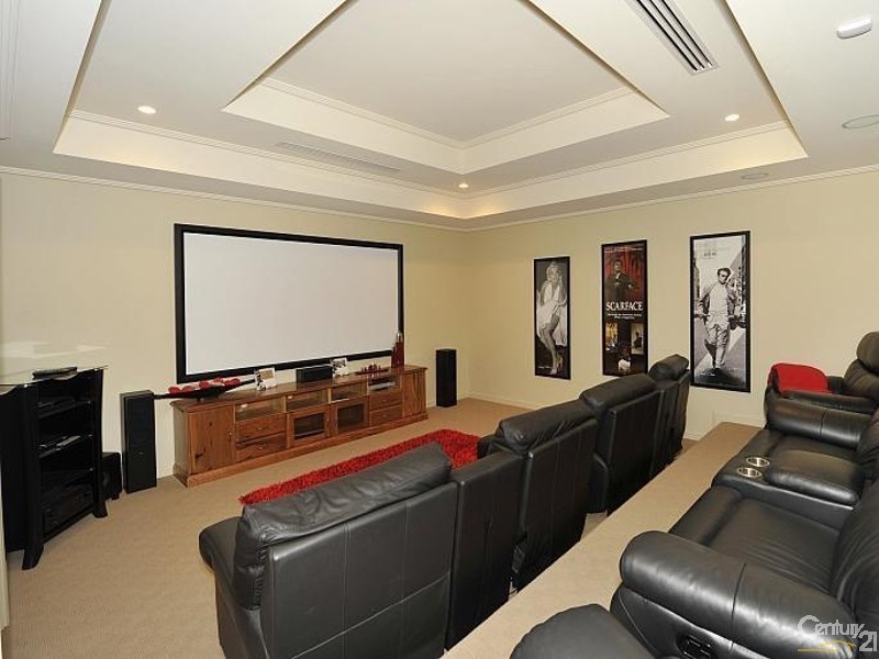 44 Brindabella Crescent, Halls Head WA 6210