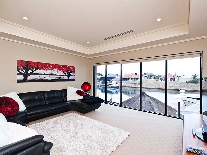 44 Brindabella Crescent, Halls Head WA 6210