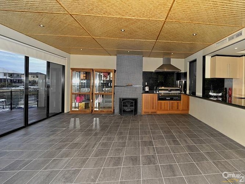 44 Brindabella Crescent, Halls Head WA 6210