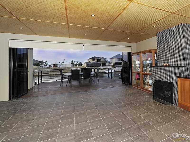 44 Brindabella Crescent, Halls Head WA 6210