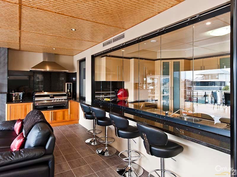 44 Brindabella Crescent, Halls Head WA 6210