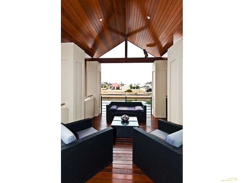 44 Brindabella Crescent, Halls Head WA 6210