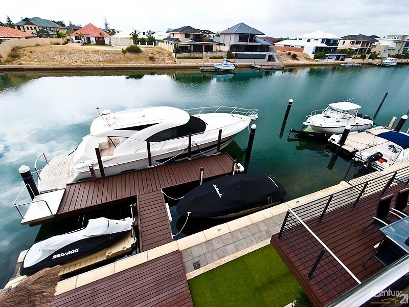 44 Brindabella Crescent, Halls Head WA 6210