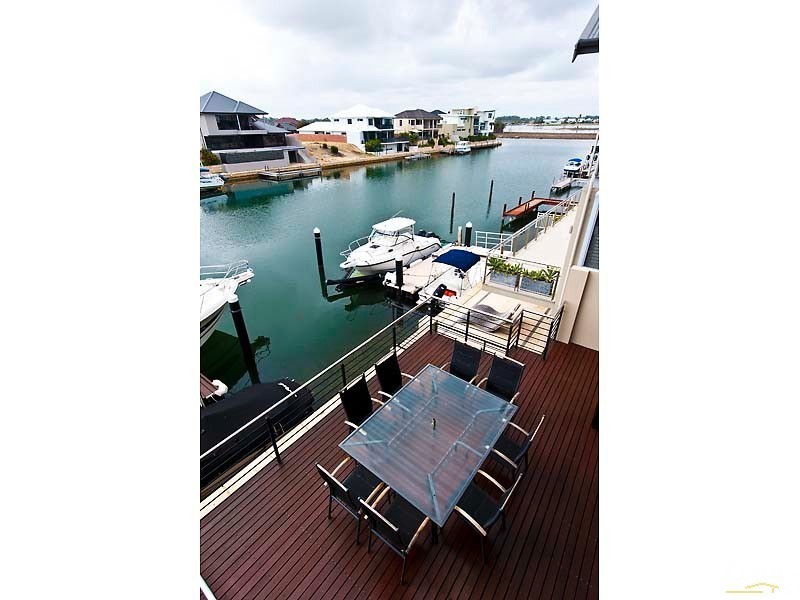 44 Brindabella Crescent, Halls Head WA 6210